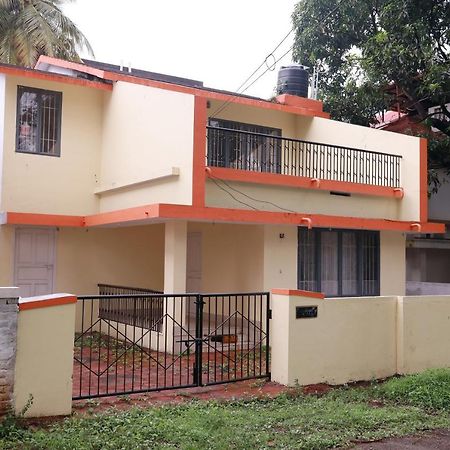 Toms Villa Along National Highway Thrissur At Nadathara Exterior foto