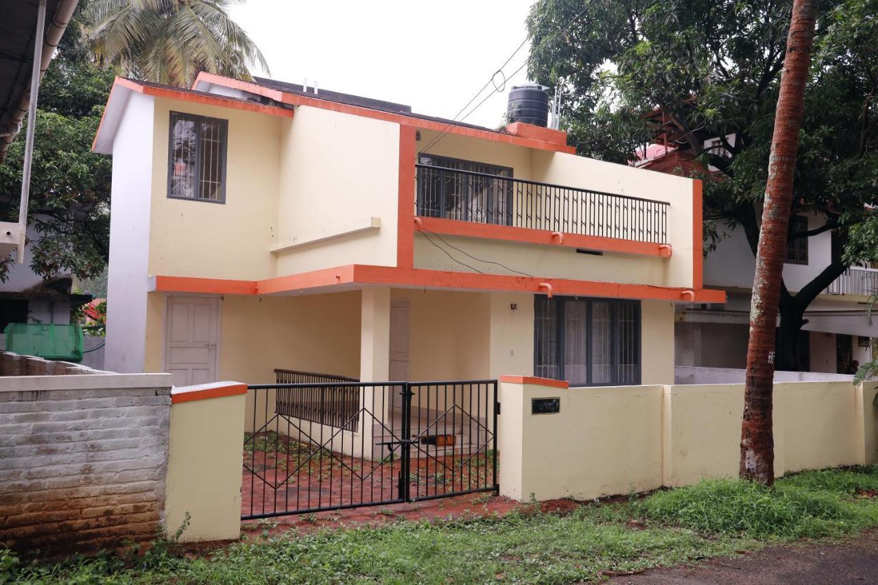 Toms Villa Along National Highway Thrissur At Nadathara Exterior foto